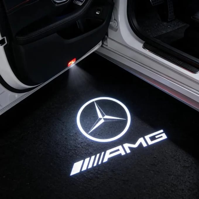 Mercedes‑Benz LED Deurverlichting – AMG Variant – Set van 2 | Geschikt voor CLA, C‑Klasse, E‑Klasse, CLS