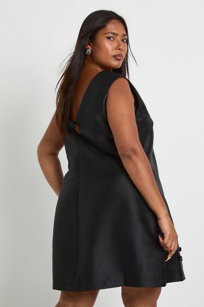 boohoo Dames Plus Flower Diamante Zoom Shiftjurk | Black | Maat: 20