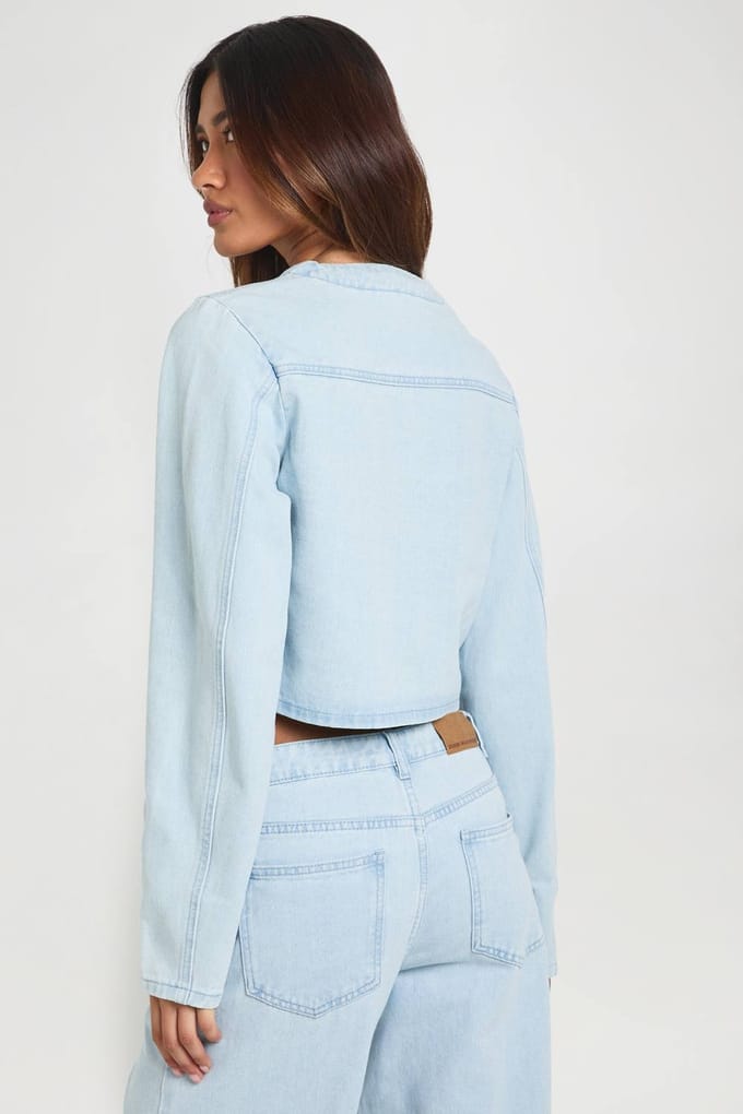 boohoo Dames Denim Jasje Met Gebogen Zoom | Bleach Wash | Maat: 14