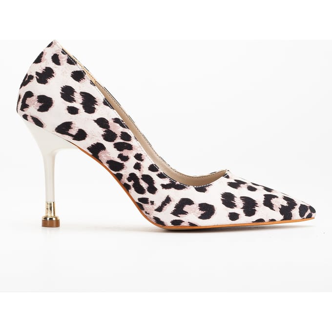 Raven Pumps met Puntneus en Stilettohak