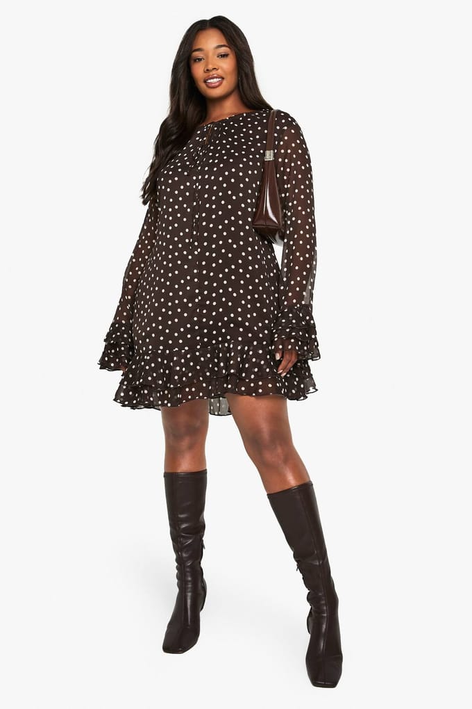 boohoo Dames Plus Polka Dot Chiffon Smock Jurk | Bruin | Maat: 52