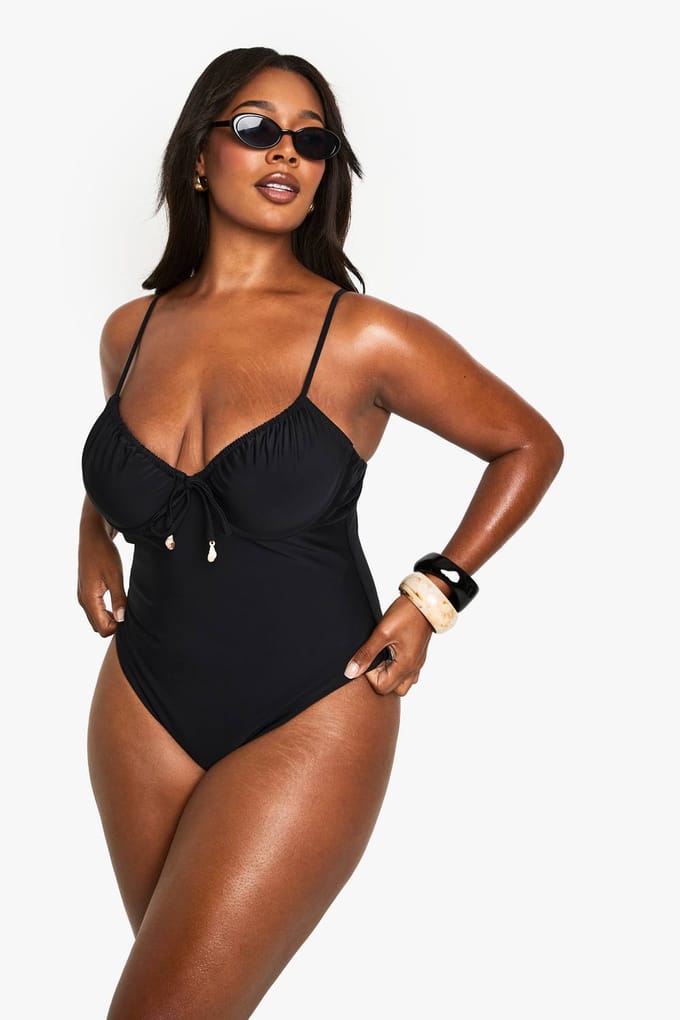 boohoo Dames Badpak met plusmaat, schelptrim, gerimpelde cup en onderwire | Zwart | Maat: 56