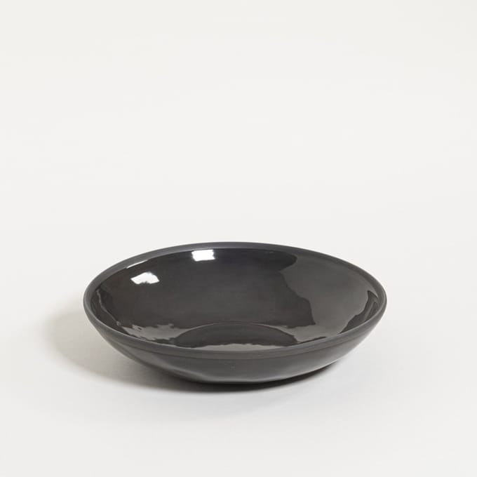 The Table Amsterdam Atelier Pasta bord - Black Olive - Ø 22,5 cm - Zwart