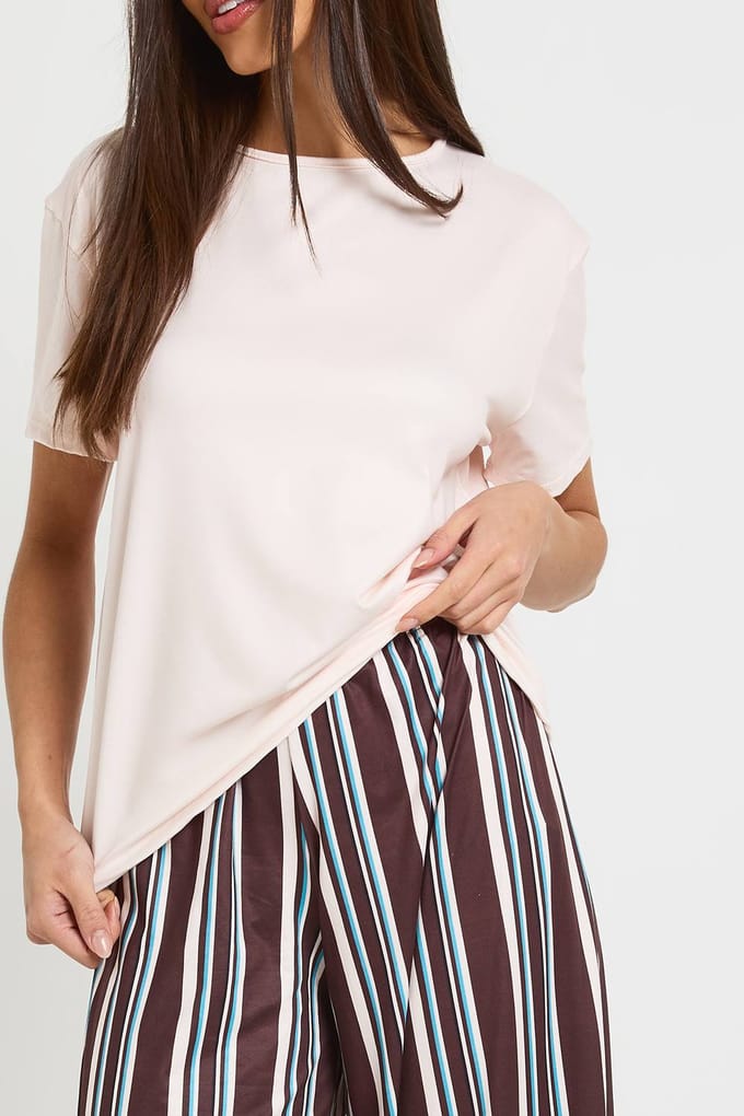 boohoo Dames Gestreepte Oversized T-Shirt & Broek Pyjama Set | Brown | Maat: 8