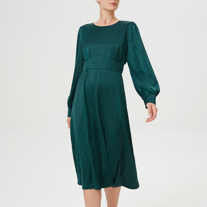 Aangepaste en wijd uitlopende vloeibare blouse -jurk