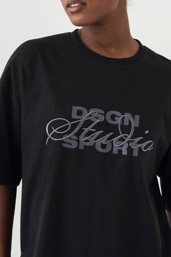Dames DSGN Studio Sport Oversized T-Shirt | Black | Maat: XS
