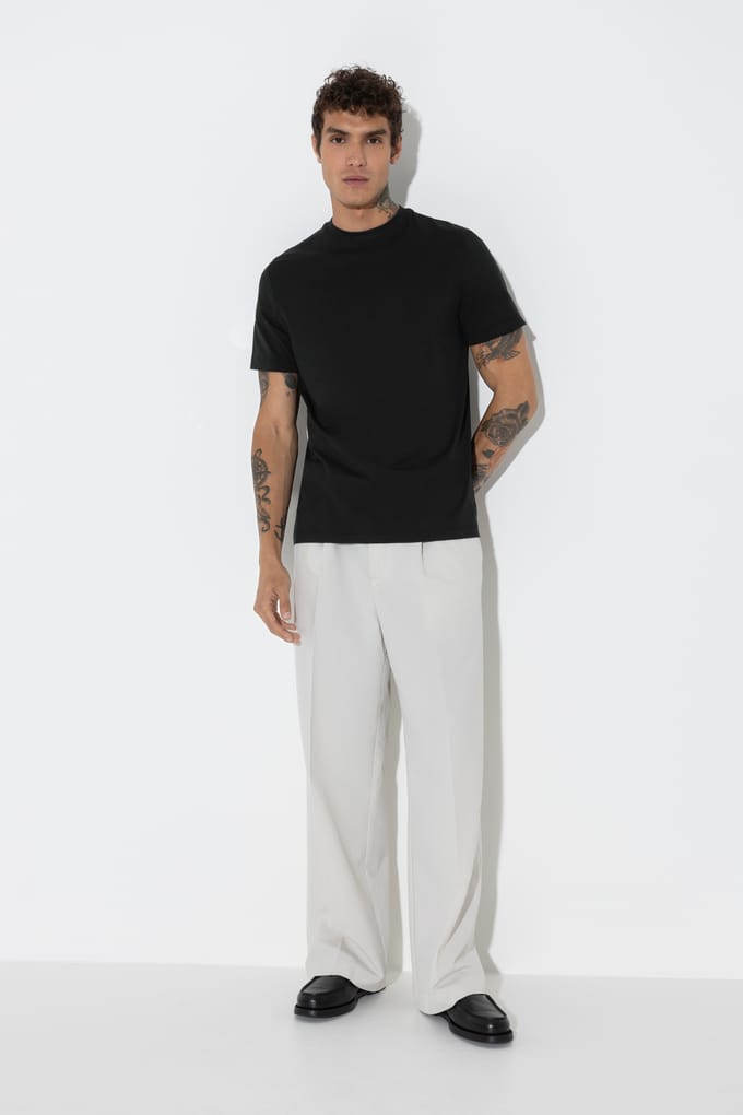 T-shirt Serie The Suitable Zwart