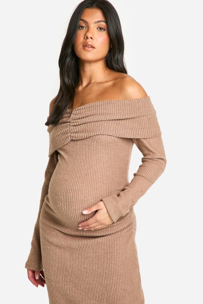 boohoo Dames Zwangerschapsjurk Soft Rib Off-Shoulder Column Maxi Dress | Camel | Maat: 40