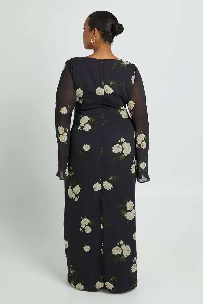 boohoo Dames Plus Bloemen Chiffon Diepe Hals Maxi Jurk | Zwart | Maat: 54
