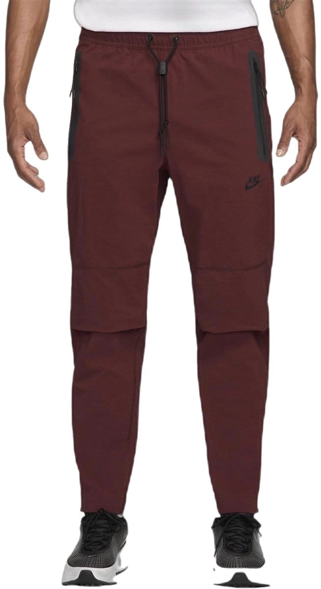 Nike tech fleece woven pants in de kleur rood.