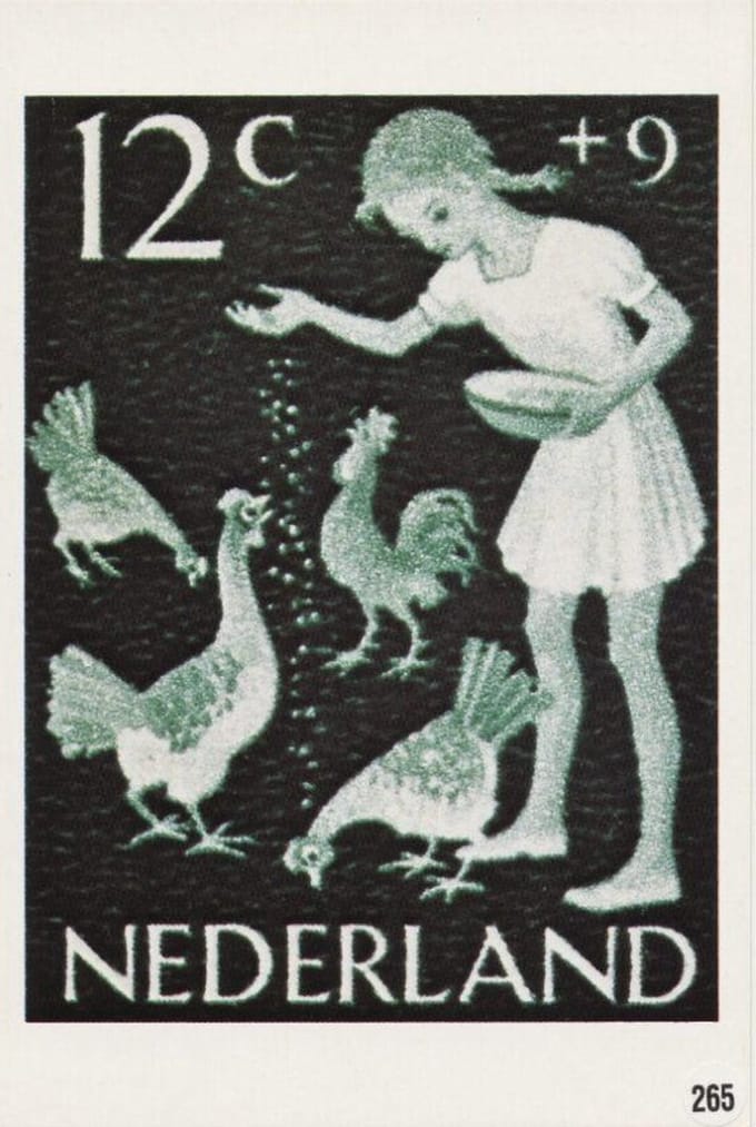 Briefkaart met afbeelding Meisje voert kippen postzegel