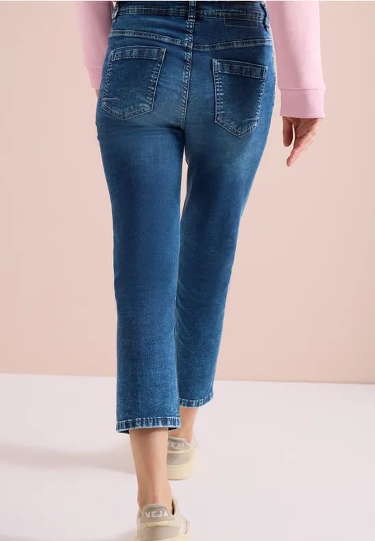 3/4 Slim Leg jeans in Slim Fit
