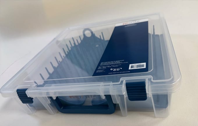 Opbergbox met 2 losse inlays voor naaigaren