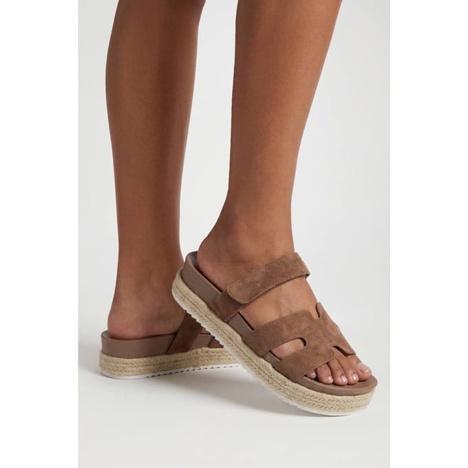 boohoo Dames Uitgesneden Dubbele Band Platform Slippers | Taupe | Maat: 41