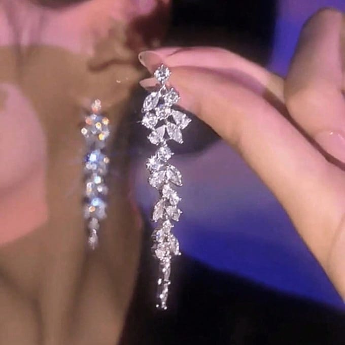 1 Paire d'Boucles d'Oreilles Strass de Luxe Discret, Boucles d'Oreilles Dynamiques à Long Pompon, Polyvalentes Pour les Rendez-vous et le Trajet Quotidien gray