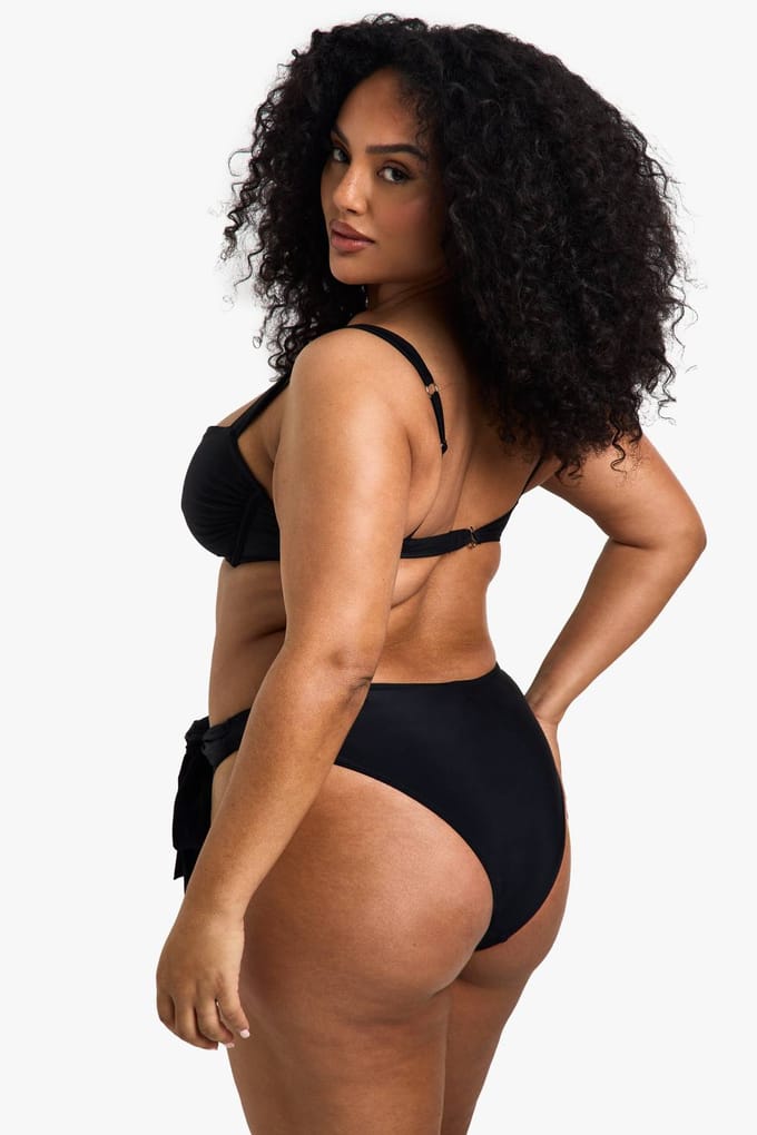 boohoo Dames Plus Swimwear Essentials Balconette Bikini Top | Black | Maat: 26