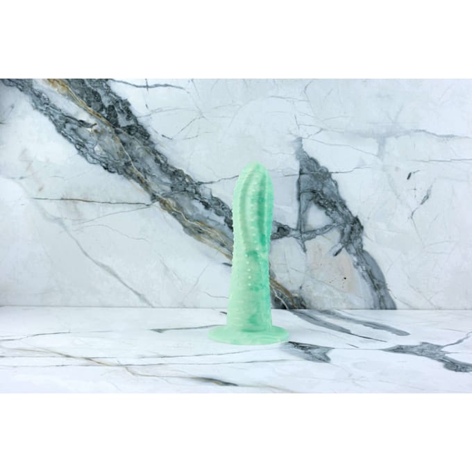 Ylva & Dite | Handgemaakte Groene Dildo met Zuignap | Prickly