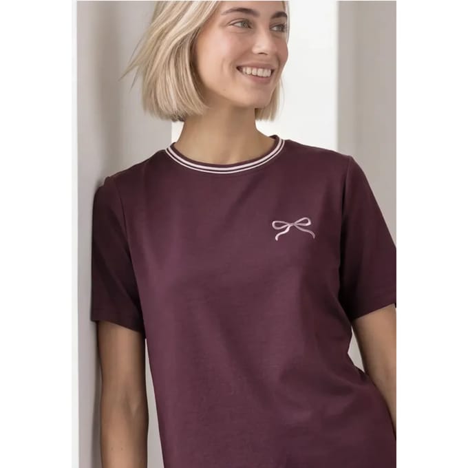 Shirt met ronde hals en geborduurd detail