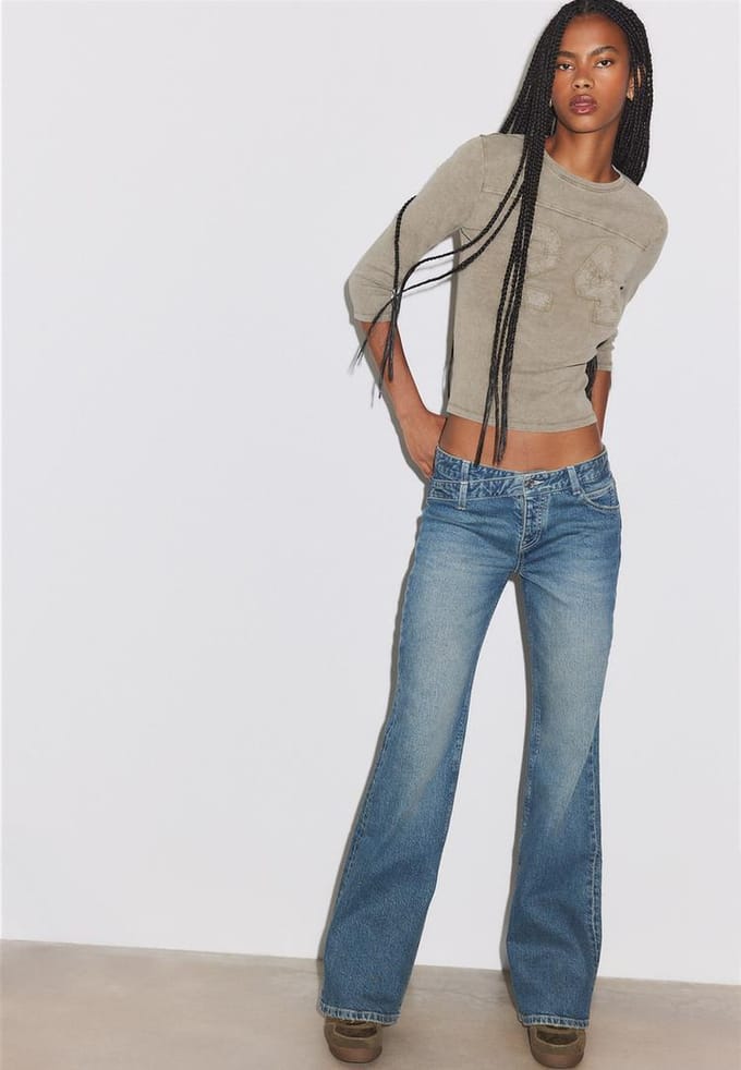Stradivarius Klokkende jeans met overlappende taille  MIDDENBLAUWE DENIM WASSING 36