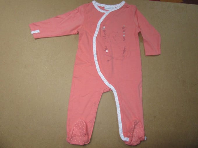 Noukie's Perzikkleurig pyjama trappelpakje-9M