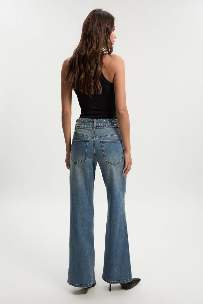 boohoo Dames Versierde riem, hoge taille, wijde pijp jeans | Medium Gebleekt | Maat: 42