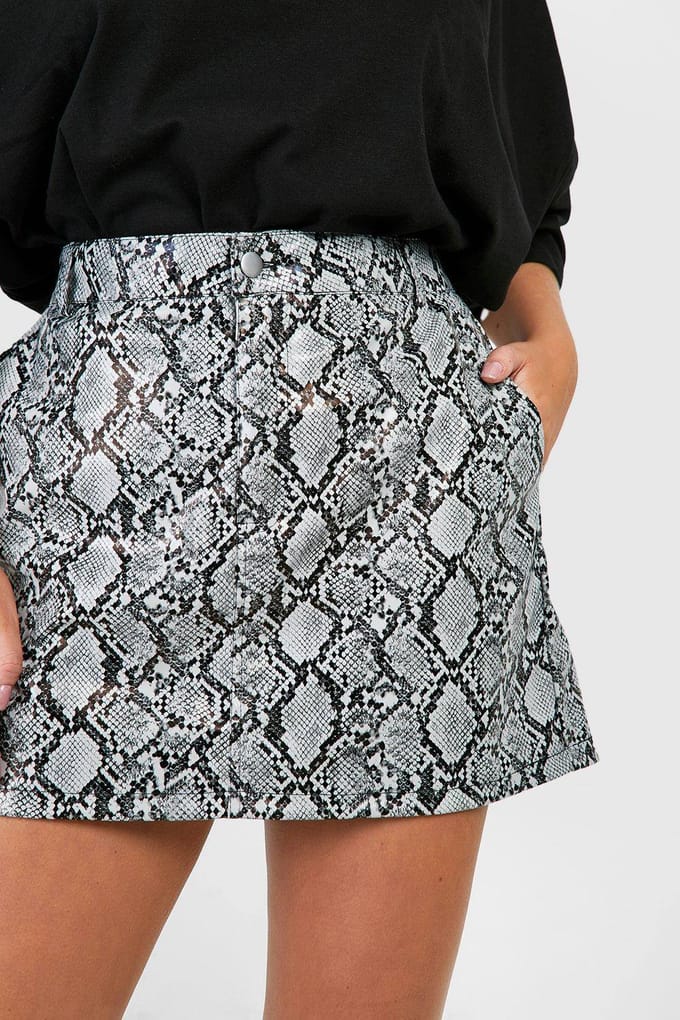 boohoo Dames Plus Snake Leather Look Mini Rok | Grey | Maat: 28