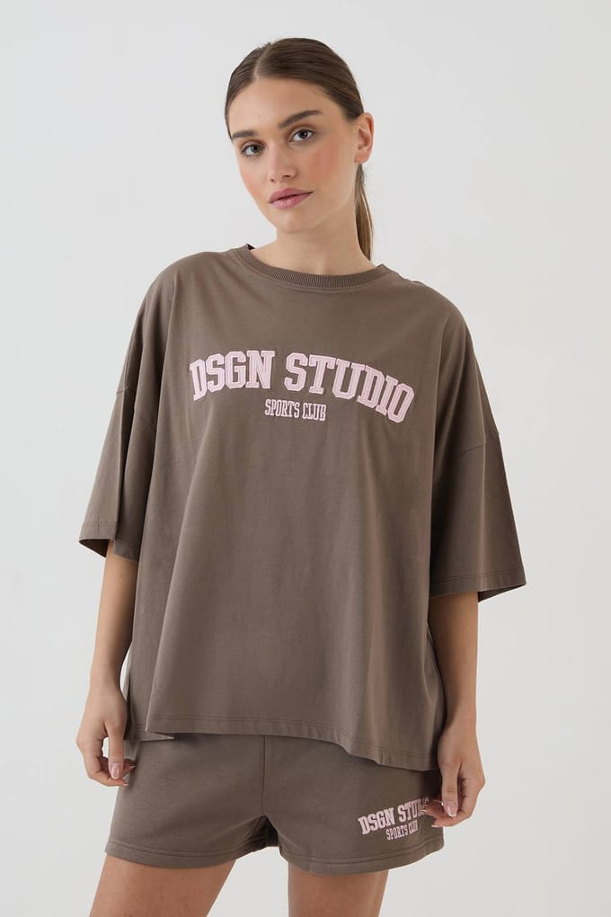 Dames Dsgn Studio Applique Oversized T-shirt | Taupe | Maat: Small