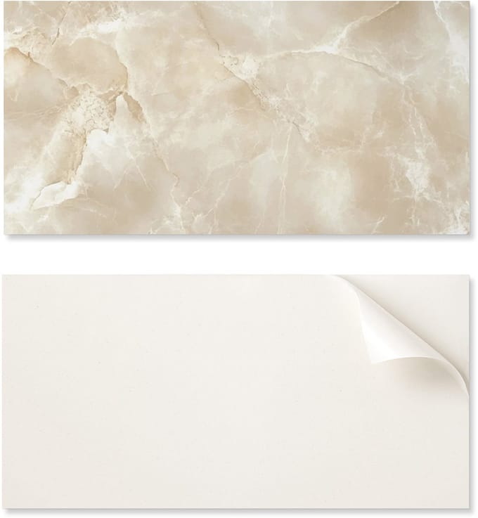 Zelfklevend vinylpaneel met print, 100x50 cm, elegante marmerstructuur.