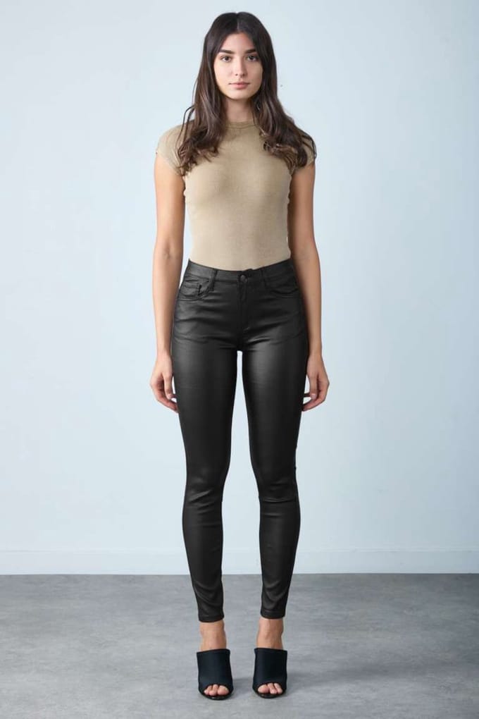 Broek Toxik3 middelhoge taille lederlook zwart push-up