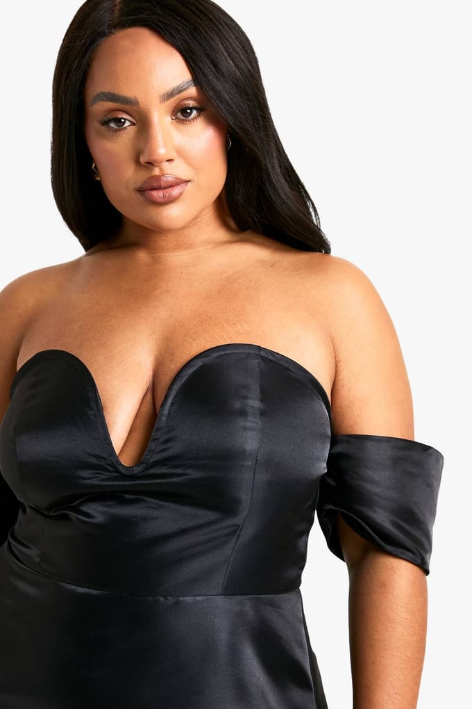 boohoo Dames Plus Drop Shoulder V Plunge Skaterjurk | Zwart | Maat: 56