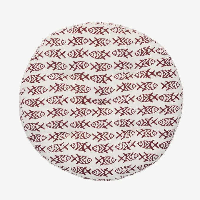 Madam Stoltz - Rond Stoelkussen - 100% katoen, 45 cm - Wit met rode vissen