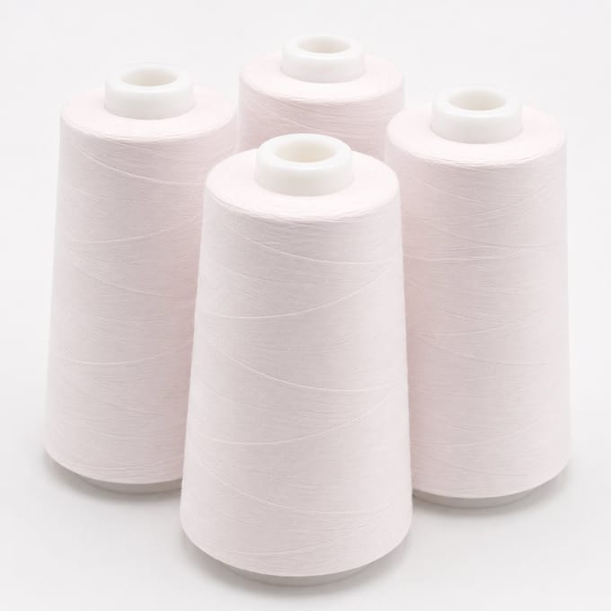 Polyester Overlockgaren – 4 Cones × 2700 m – Totaal 10.800 m – Lichtroze 252