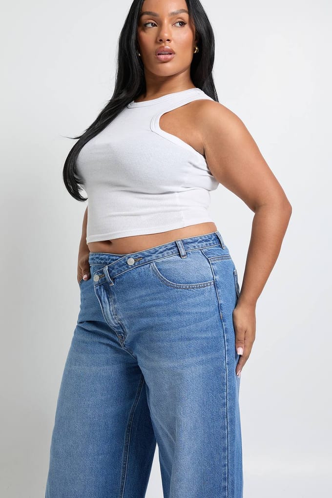 boohoo Dames Plus Asymmetrische Tailleband Jeans | Medium Gebleekt | Maat: 56