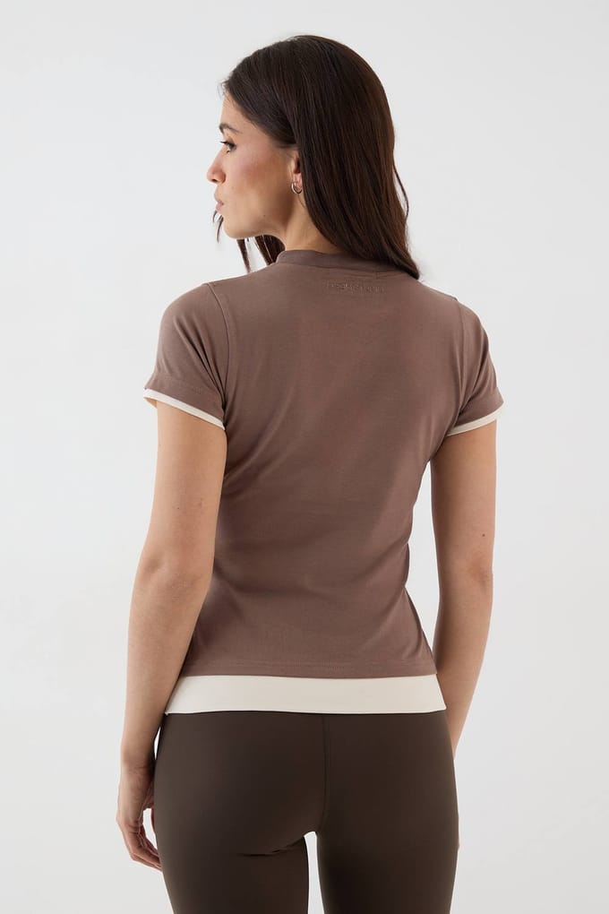 Dames DSGN Studio Contrast Knoop Detail Korte Mouw Top | Mocha | Maat: 2XL