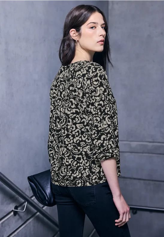 V-hals blouse met knopen