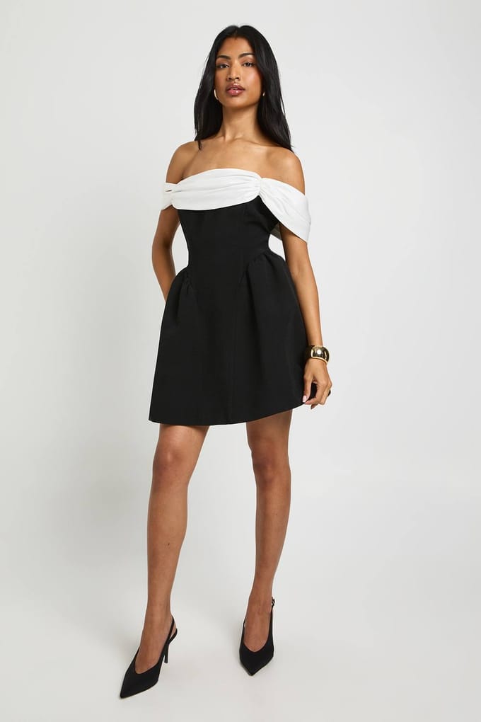 boohoo Dames Contrasterende drape detail mini skaterjurk | Black | Maat: 8