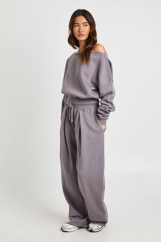 boohoo Dames Off Shoulder Sweatshirt en Geplooide Joggingbroek Trainingspak | Benzine | Maat: Medium