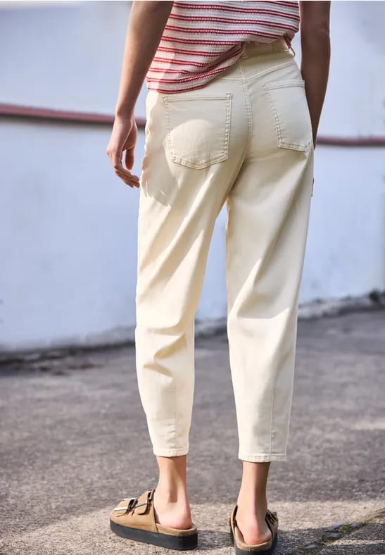 Barrel leg jeans in Loose Fit