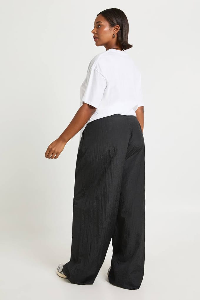 boohoo Dames Plus Nylon PlooiDetail Cargo Broek | Washed Khaki | Maat: 18