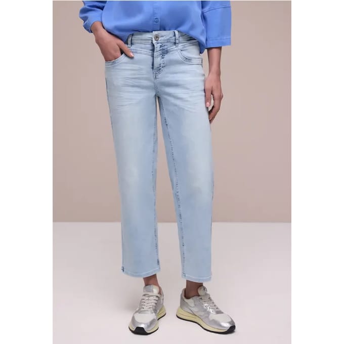 7/8 Mid Waist straight leg jeans in casual fit