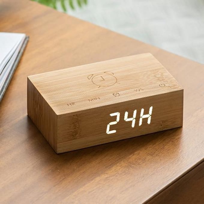 Gingko Flip Click Clock Alarmklok - Bamboe/LED Wit