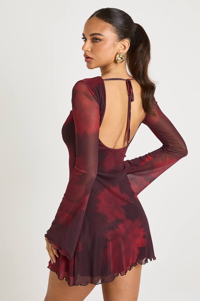boohoo Dames Vervaagde bloemdruk meshjurk met uitlopende mouwen | Rood | Maat: 36