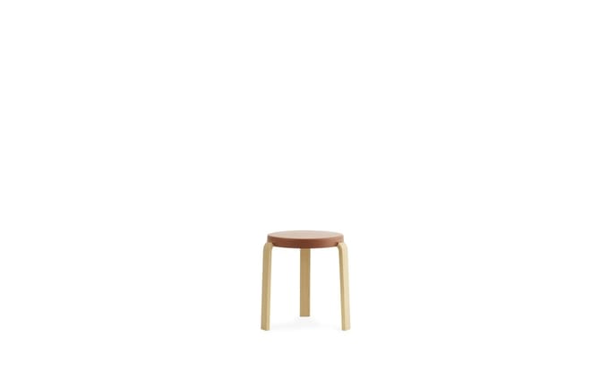 Normann Copenhagen - Tap kruk - caramel - eiken - oranje