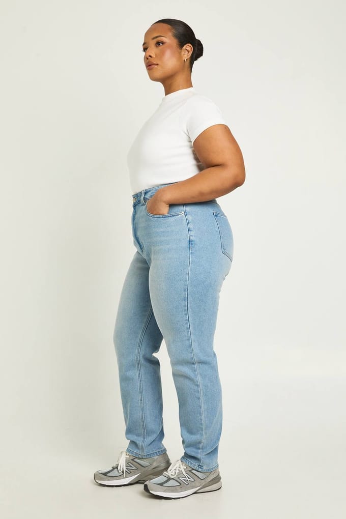 boohoo Dames De Plus Hoge Taille Mom Jeans | Medium Blauw | Maat: 22/30L