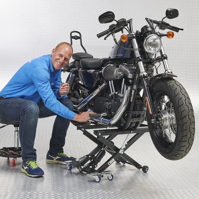 Datona® Motorlift Harley met poetskruk - Zwart