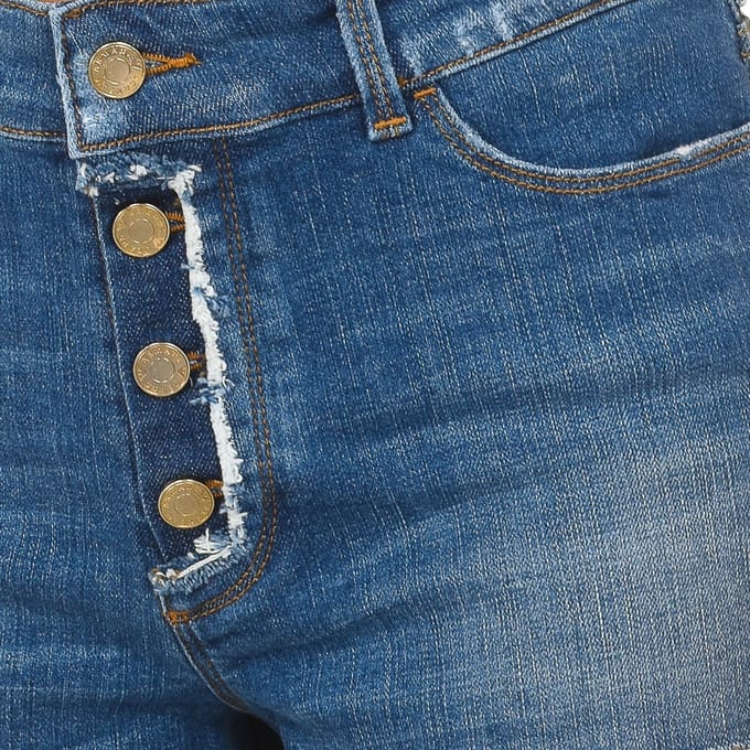 Dames denim shorts met gerafelde zoom C5J17