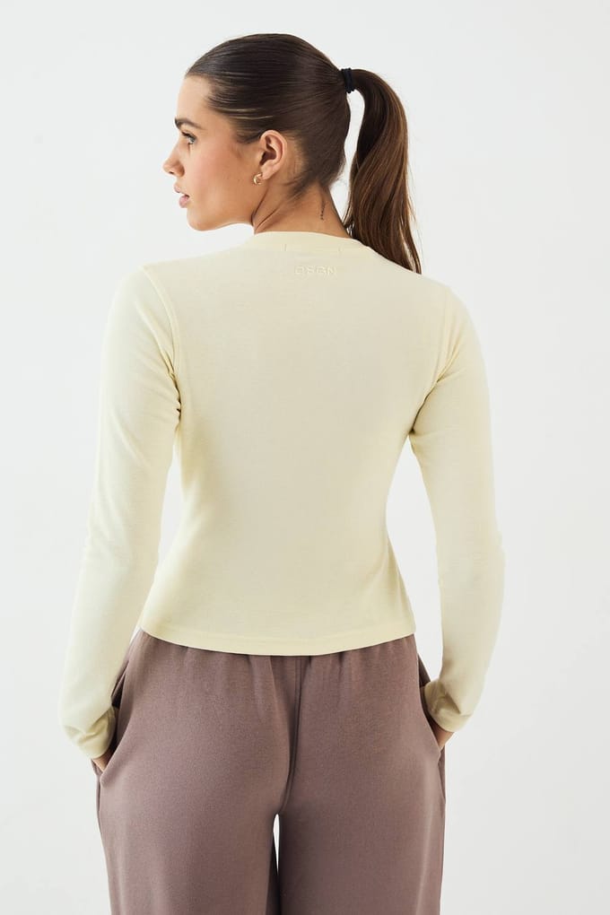 Dames DSGN Studio Ronde Hals Doorknoop Lange Mouw Top | Boter | Maat: 2XL