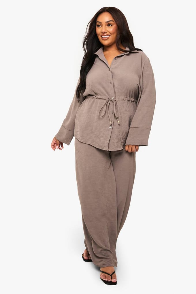 boohoo Dames Plus Geweven Overhemd met Strikceintaille & Broek Co-ord | Taupe | Maat: 54