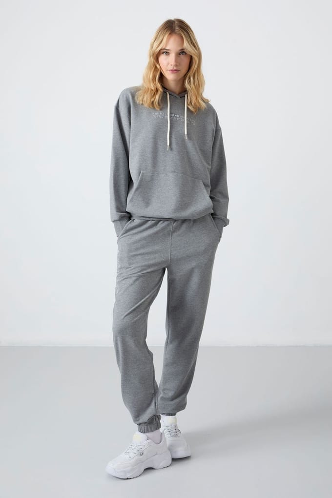 Overmaatset met Kaptrui en Broek