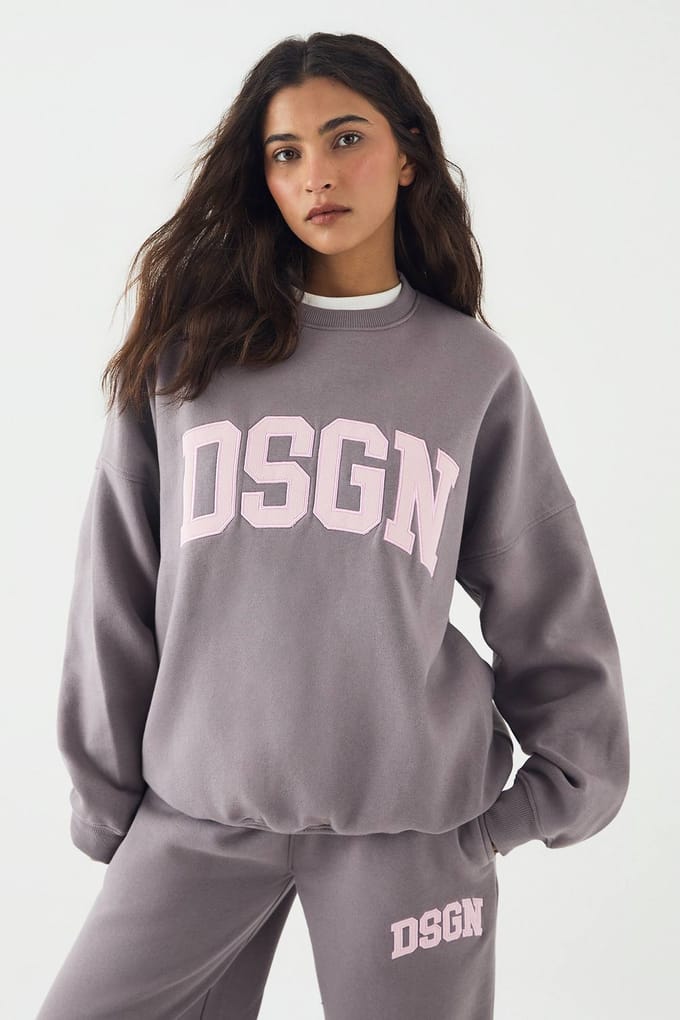Dames DSGN Studio Cord Applique Oversized Sweatshirt | Mauve | Maat: XS